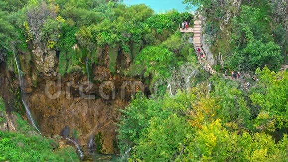 国家公园里的瀑布和湖克罗地亚4k视频的预览图