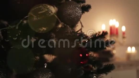 客房圣诞室内装饰视频的预览图