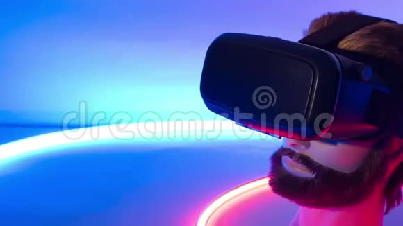 智能手机VR虚拟现实眼镜新技术视频的预览图