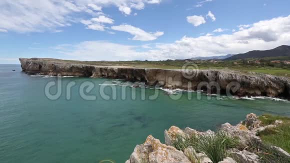 大西洋岩石海岸景观西班牙视频的预览图