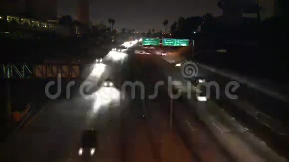 洛杉矶城市交通之夜时间流逝视频的预览图