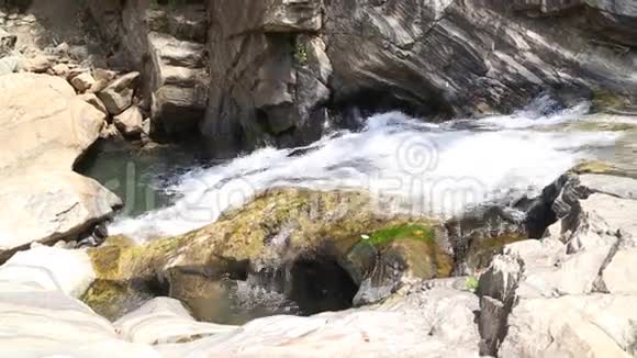 埃拉的拉瓦纳瀑布景观它目前是全国最大的下降之一视频的预览图