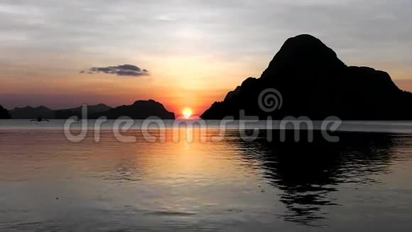 热带岛屿的日落菲律宾视频的预览图