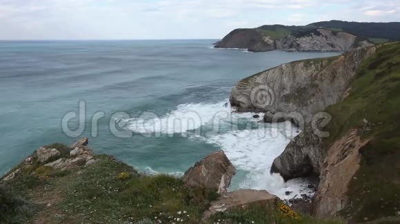 夏季海洋海岸线观西班牙视频的预览图