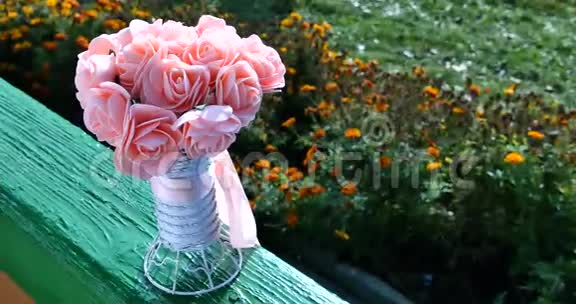 漂亮的粉红色婚礼花束视频的预览图