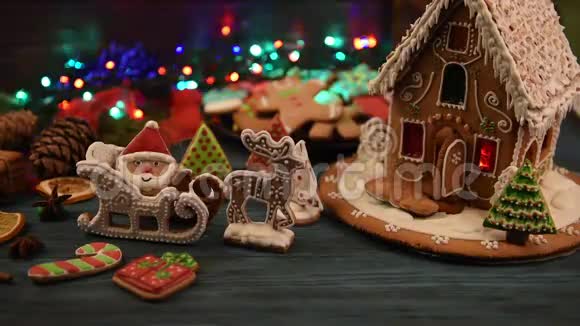 新的岁月和圣诞节的姜饼视频的预览图
