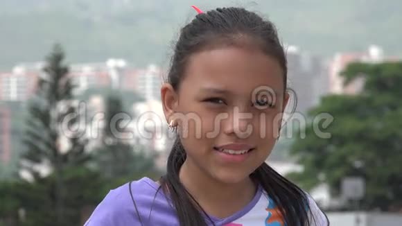 西班牙裔女孩拉丁美洲女性视频的预览图
