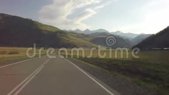 阿尔泰山上美丽的崔斯基特拉克视频的预览图