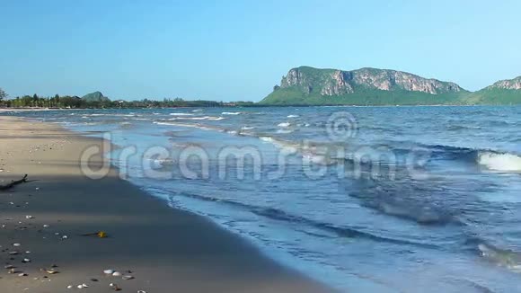 滩和热带海洋蓝天视频的预览图