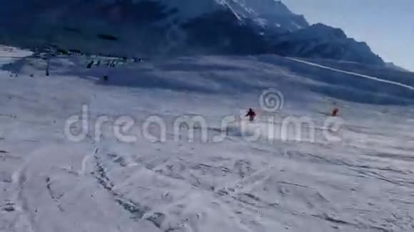 阿尔卑斯山滑雪视频的预览图