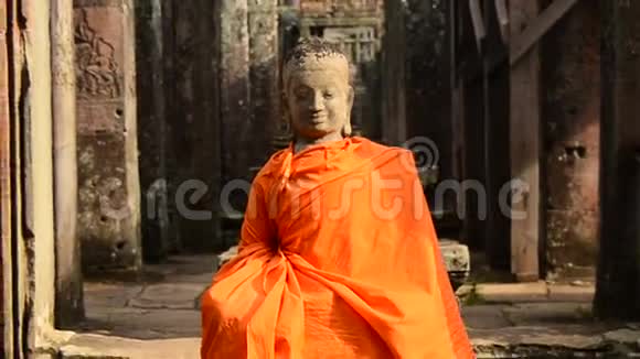 柬埔寨吴哥窟古寺佛祖视频的预览图