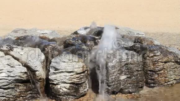 园林设计装饰石瀑布视频的预览图