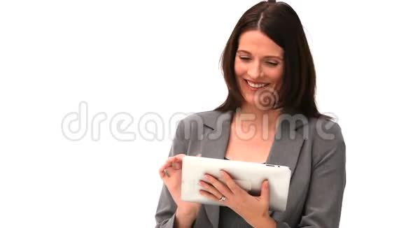 商业女性使用触摸板视频的预览图