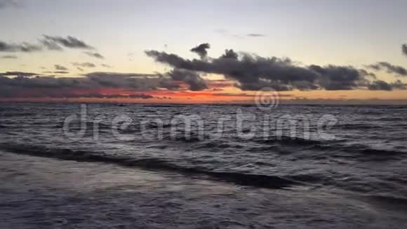 太平洋上空的黎明从夏威夷考艾岛的卡帕那里看到视频的预览图