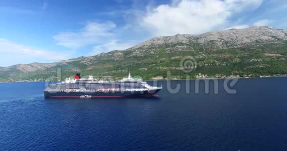 克罗地亚亚得里亚海游船的鸟瞰图视频的预览图