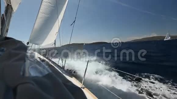 帆船参加帆船比赛游艇视频的预览图