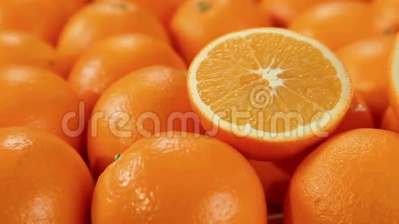 橘子水果橙色背景视频的预览图