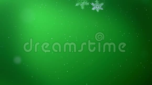 闪亮的3d雪花在绿色背景下在空中飞舞用作圣诞节新年贺卡或冬季环境的动画视频的预览图