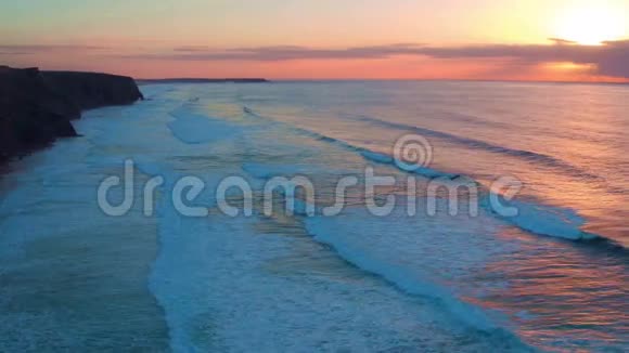 从美丽的日落在淡水河谷菲盖拉斯海滩视频的预览图
