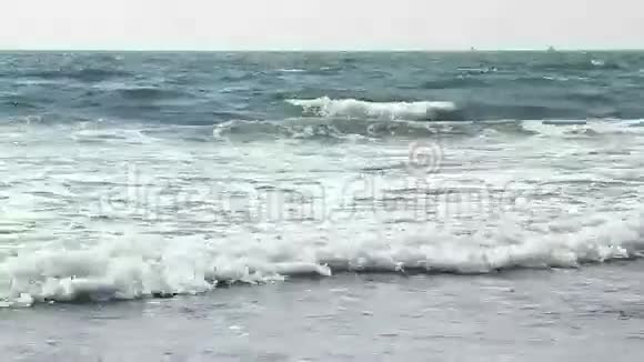 美丽的蓝海浪潮果阿视频的预览图
