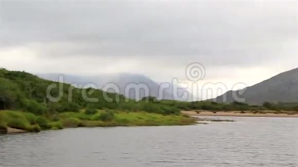 康纳马拉国家公园的湖视频的预览图