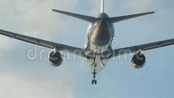 从普吉机场起飞的飞机视频的预览图