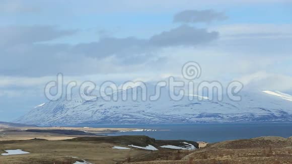 冰岛冬季火山景观视频的预览图