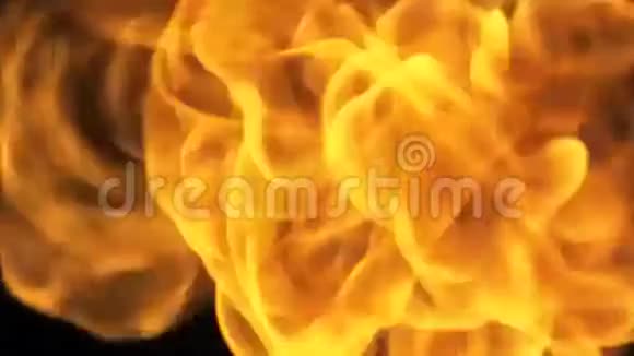 燃烧碎片燃烧火焰猛烈爆炸视频的预览图