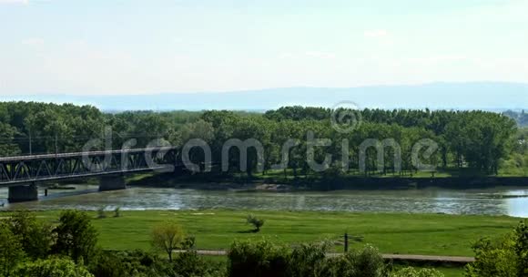 喀尔巴阡山脉蓝天景观视频的预览图