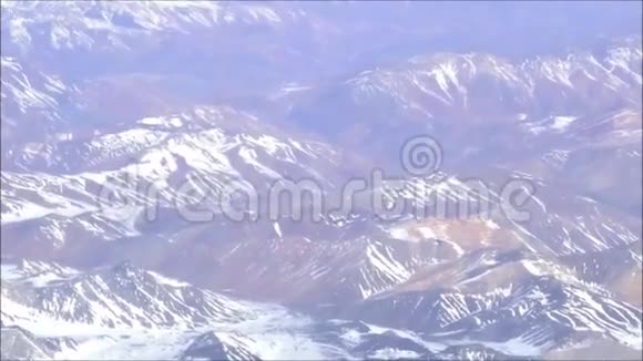 智利山和雪的空中景色视频的预览图