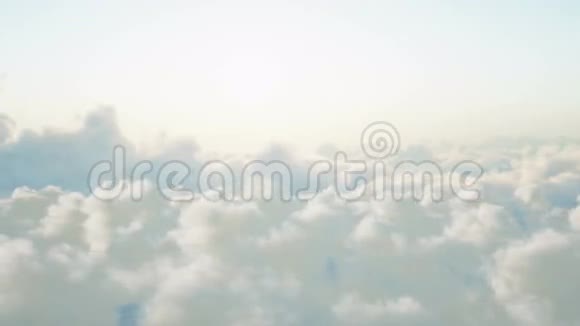 飞越云层现实的4k动画视频的预览图