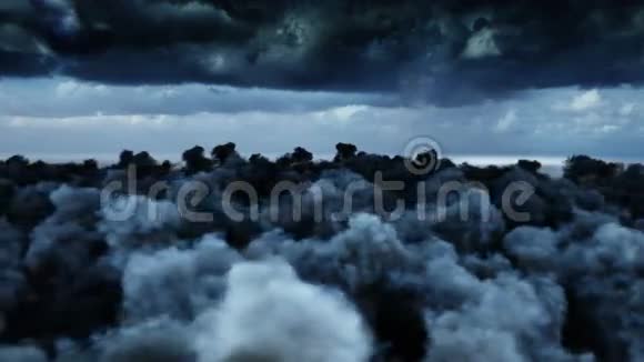 飞越云层现实的4k动画视频的预览图
