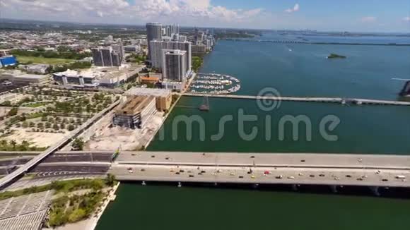 迈阿密市区无人驾驶飞机视频的预览图
