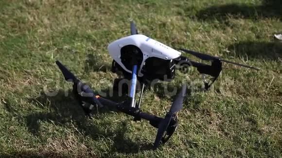 空中无人机与行动相机视频的预览图