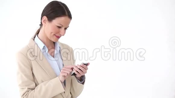 女商人用手机视频的预览图