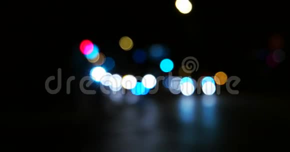 摘要模糊背景城市夜间交通视频的预览图