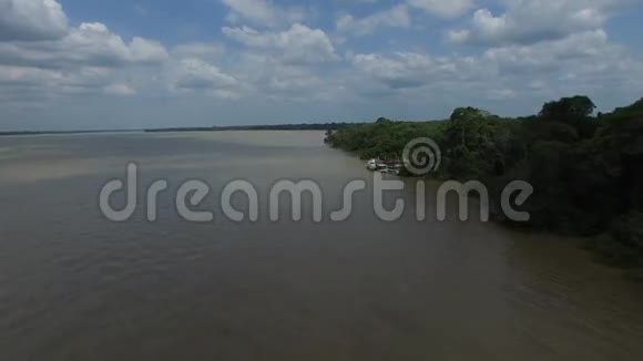 巴西贝伦杜帕拉的马拉约河的鸟瞰图视频的预览图