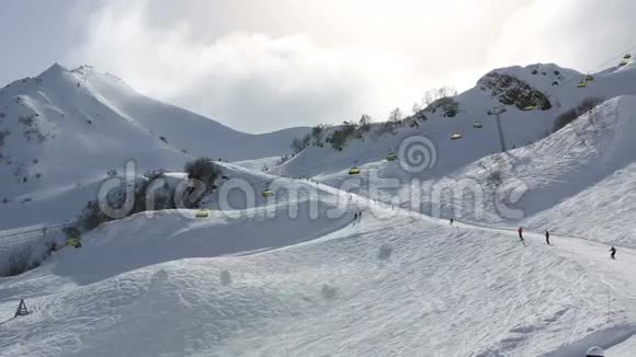 罗莎胡特高山度假村滑雪斜坡视频的预览图