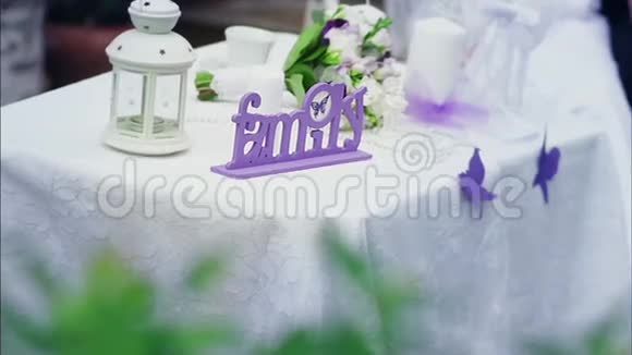 夏日花园装饰的婚礼桌视频的预览图