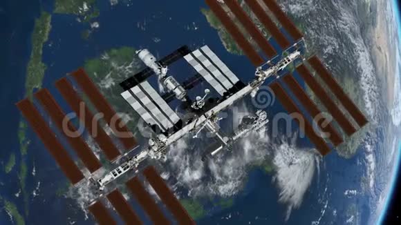 国际空间站国际空间站围绕地球大气层旋转太空站轨道地球3D动画视频的预览图
