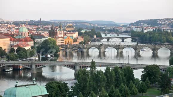 布拉格观伏塔瓦河视频的预览图