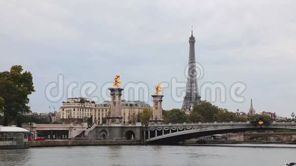 巴黎城市景观与埃菲尔铁塔视频的预览图