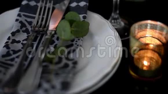 豪华的节日餐桌设置视频的预览图