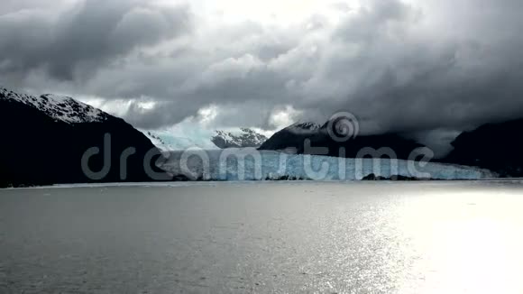 智利阿马利亚冰川景观视频的预览图