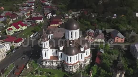 录像无人机教堂视频的预览图