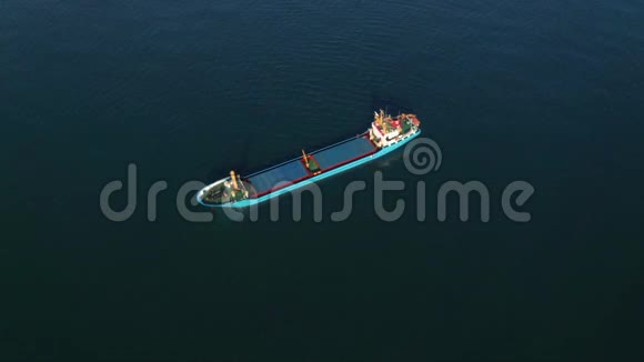 一艘空集装箱船出海视频的预览图