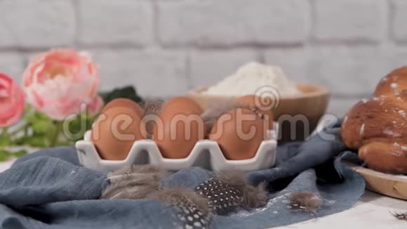 复活节折页和鸡蛋视频的预览图