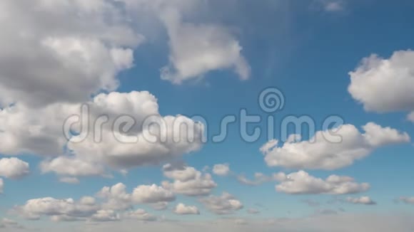 天空中的夏日云视频的预览图