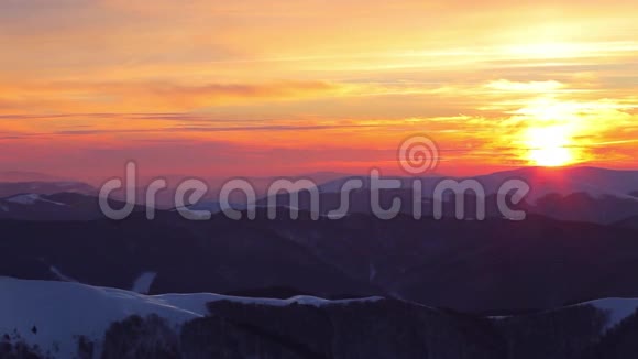 雪山和云视频的预览图