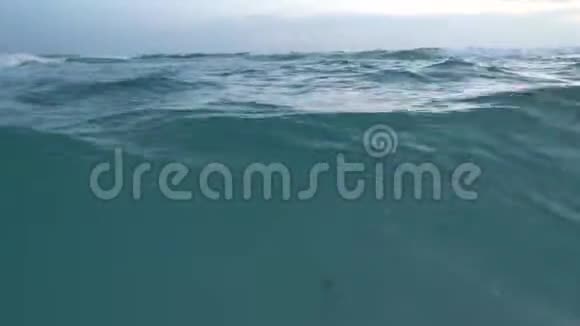 西斯塔基海滩潮来了视频的预览图